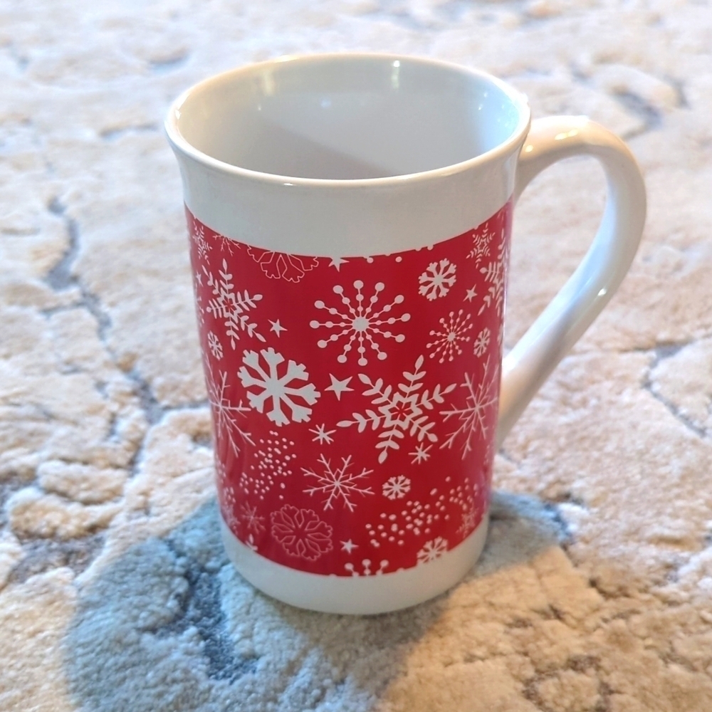 Royal Norfolk Holiday Coffee/Tea/Cocoa Mug Red Snowflakes 4.5"  12 oz